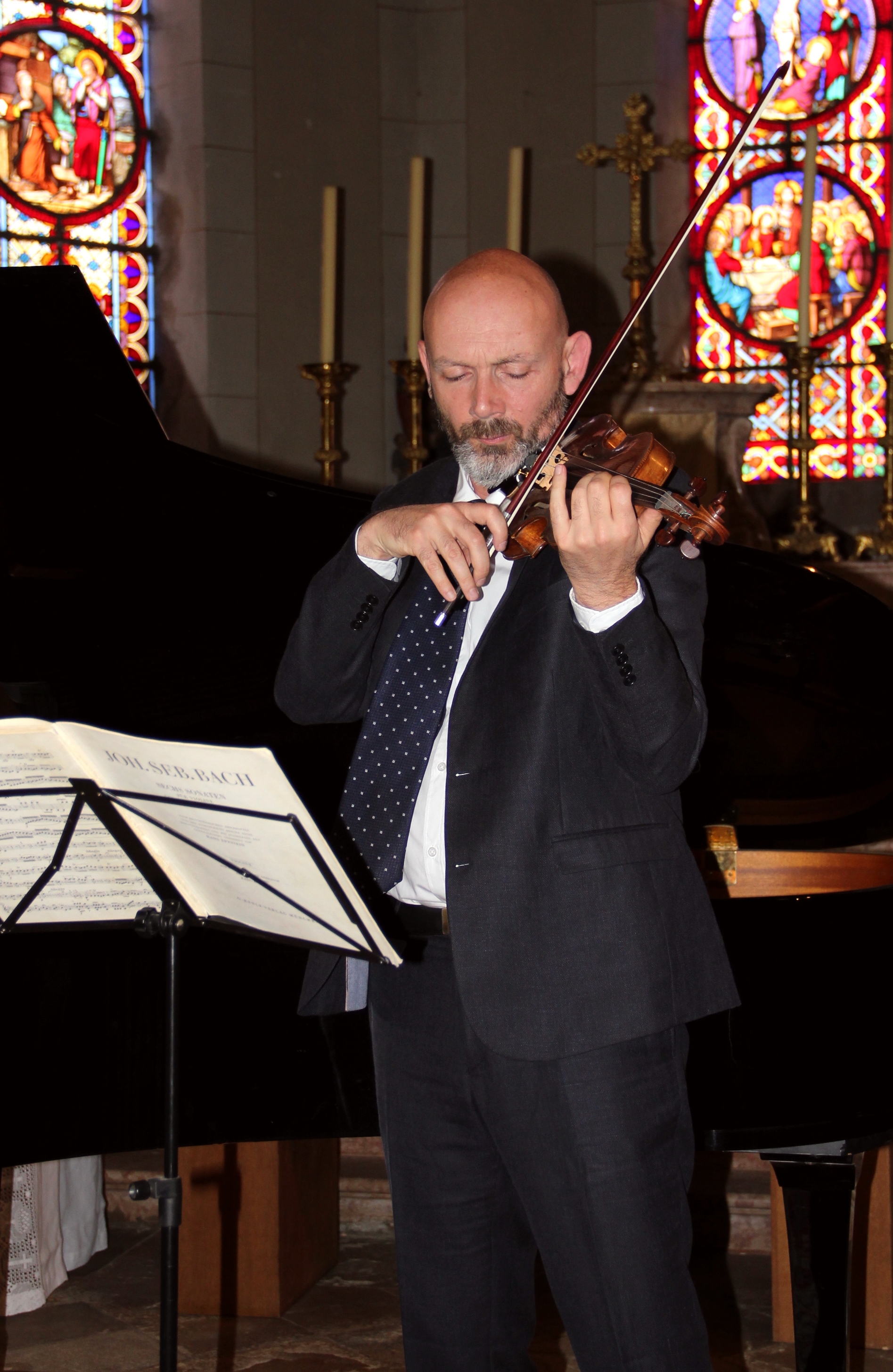 Fabien Roussel au violon