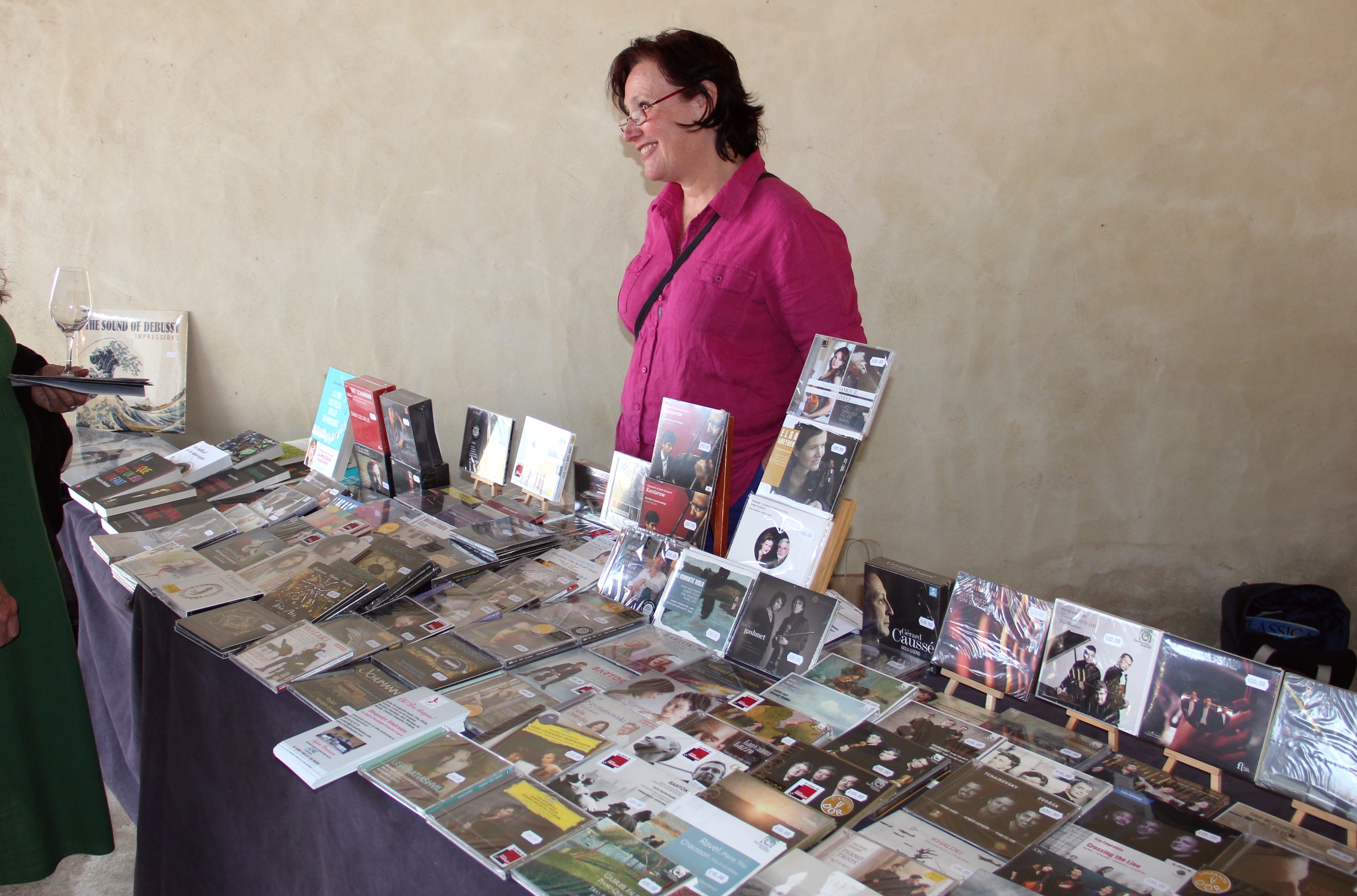 Sylvie Bouissou, sur son stand  