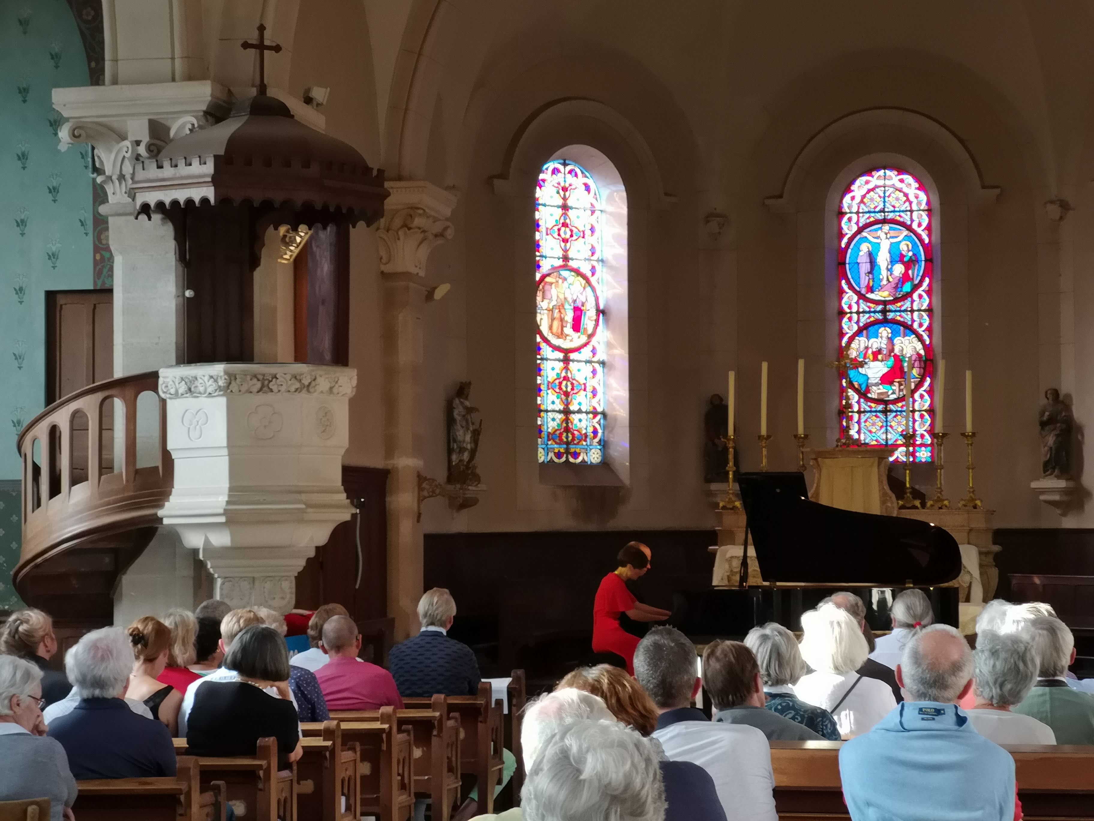 Un auditoire captivé durant le concert du duo Jost-Costa