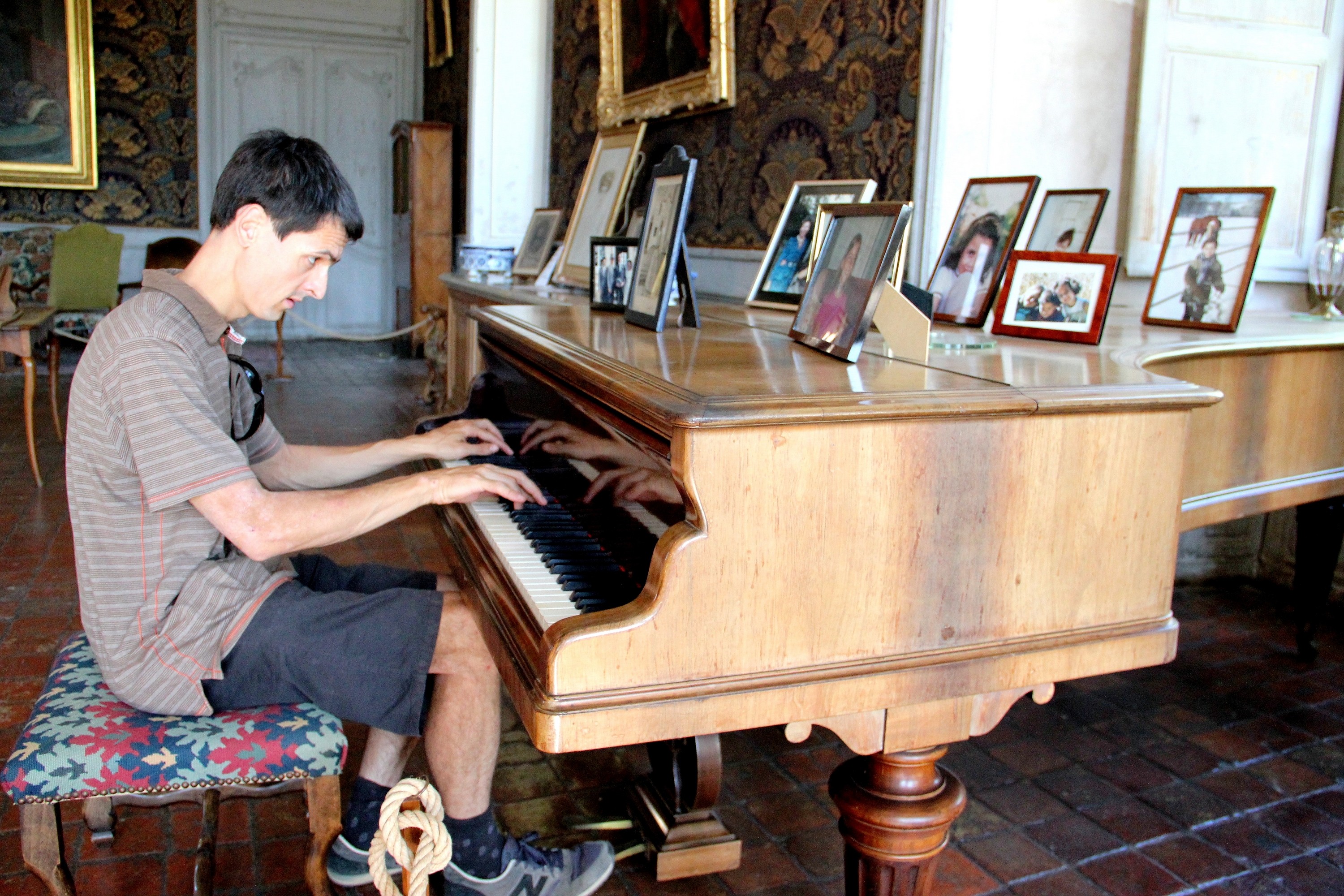 Visite du château avant le concert. JB Mathulin joue sur l'Erard du château