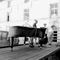 La Maison Prévalet-Musique installe le Bechstein sur la remorque qui servira de scène
