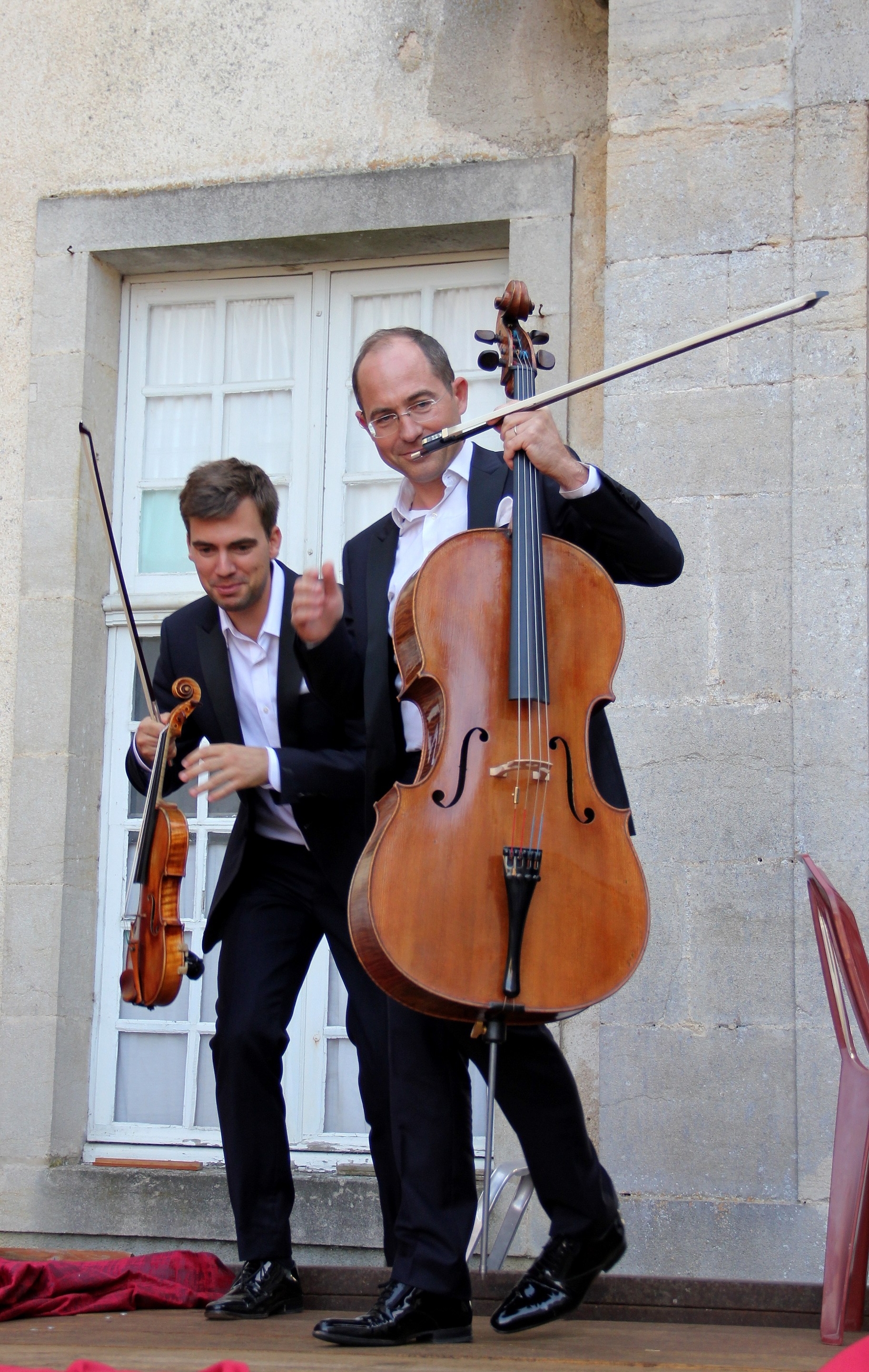 L'arrivée du Trio Chausson sur scène, pour son concert