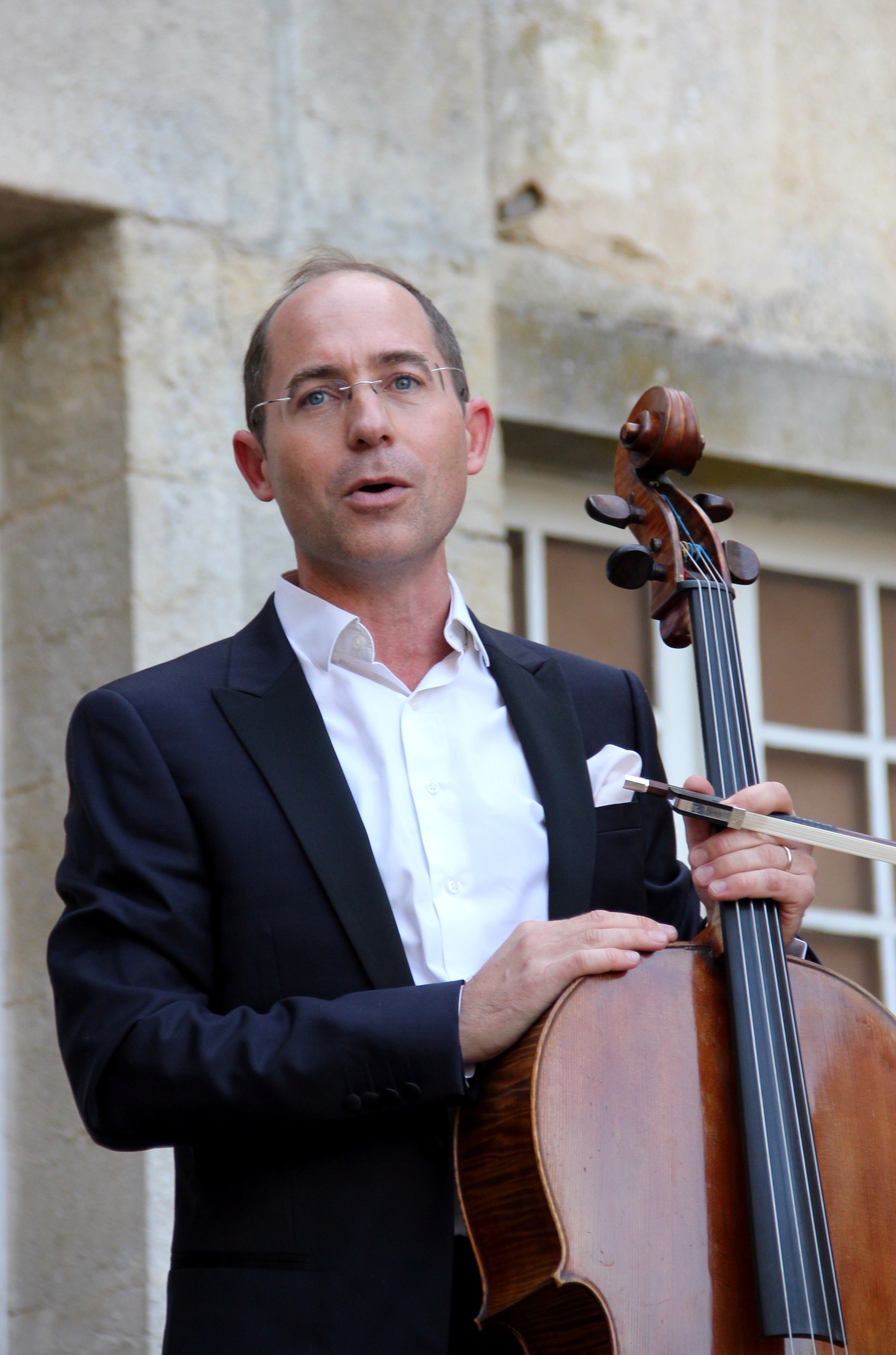 Antoine Landowski, du Trio Chausson, présentant une oeuvre